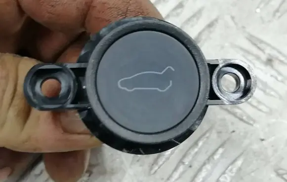 Tesla Model 3 Tailgate opening switch 1501907-00-A 30171499 8201360041211