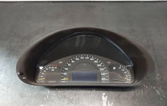 Mercedes-Benz C W203 Speedometer (instrument cluster) A2035403311