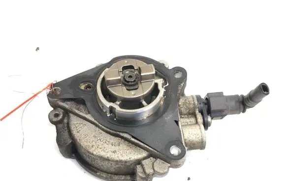 Peugeot 308 Vacuum pump M0033481