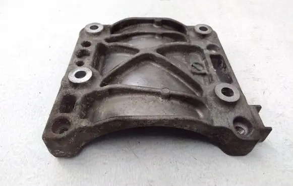 Honda CR-V A/C compressor mount bracket 