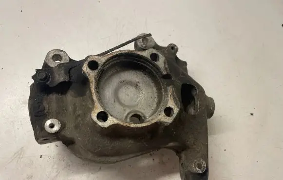 BMW 5 E60 E61 Front wheel hub 6760953