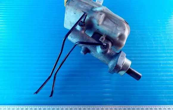 Volkswagen Transporter - Caravelle T5 Master brake cylinder 7H0611303A