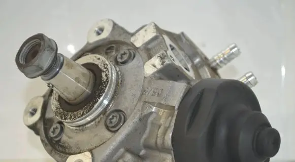 Volkswagen PASSAT B6 Fuel injection high pressure pump 03L130755L 05200911 0445010526