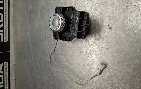 Mercedes-Benz E W212 Head unit multimedia control A2128702751 03358530201 A2128703051