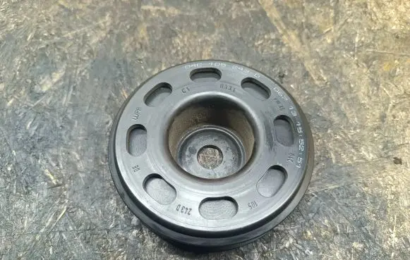 Volkswagen Golf VII Crankshaft pulley 04C105243D