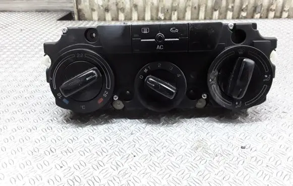 Skoda Octavia Mk2 (1Z) Climate control unit 1Z0820047