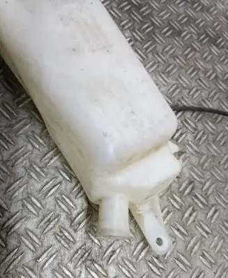 Windshield washer fluid reservoir/tank