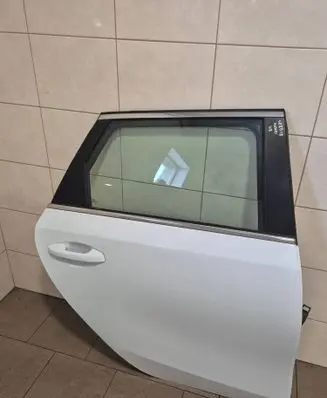 KIA Ceed Rear door 