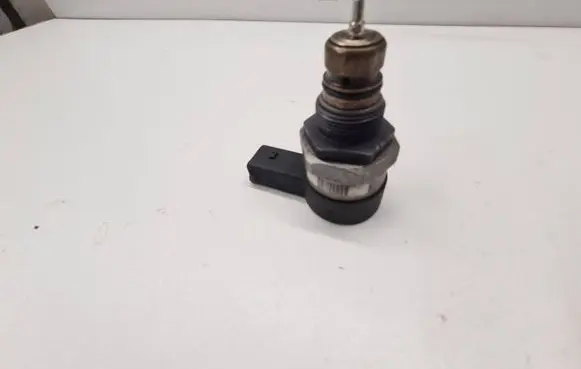BMW X5 E53 Fuel main line pipe 0281002738 31069549