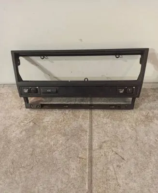 BMW 5 E39 Radio/GPS head unit trim 51168233461