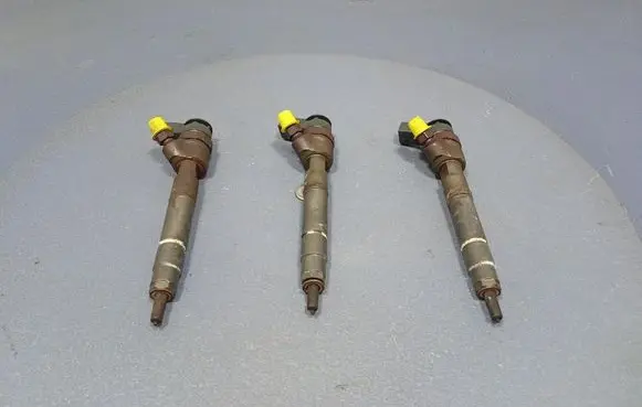 Mitsubishi Colt Fuel injector A6400700787