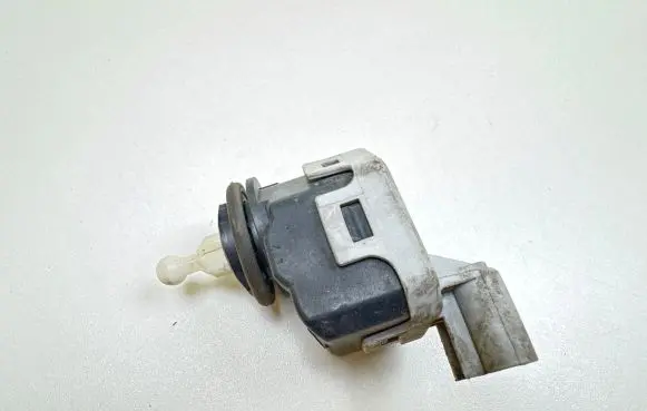 Opel Astra G Headlight level adjustment motor 00787830 GM90590665