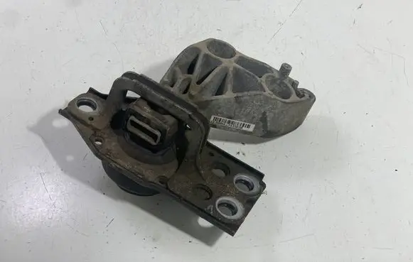 Engine mount bracket