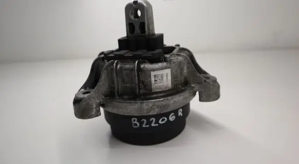 BMW 5 F10 F11 Engine mount bracket 678560101