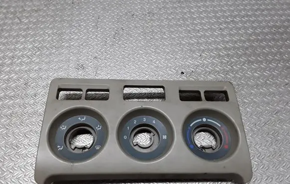 Land Rover Freelander Climate control/heater control trim 532556311A