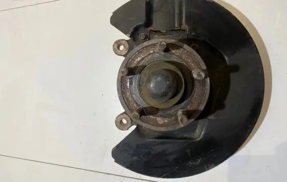Ford Mustang VI Front wheel hub FR3C3108A