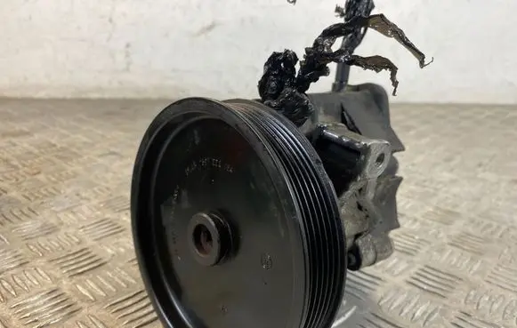 Mercedes-Benz E W211 Power steering pump A0044667001 7692900538