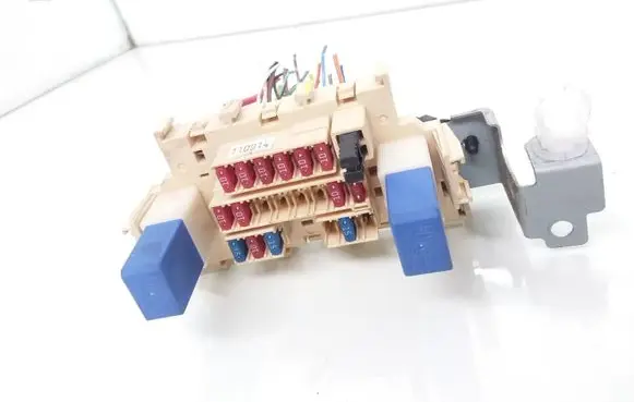 Nissan NV200 Fuse module 2523079917