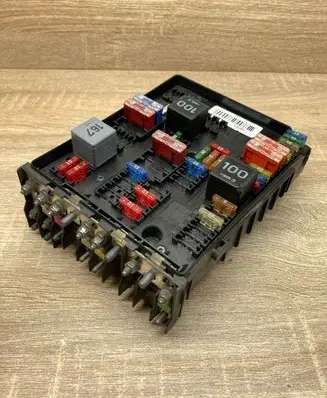 Volkswagen PASSAT B6 Fuse module 1K0937124Q 1718009