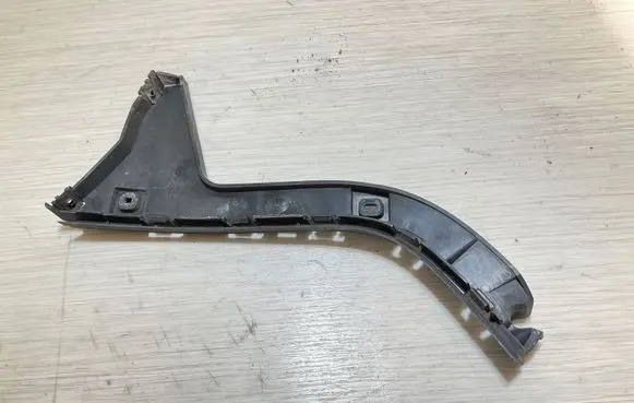 Rear bumper mounting bracket