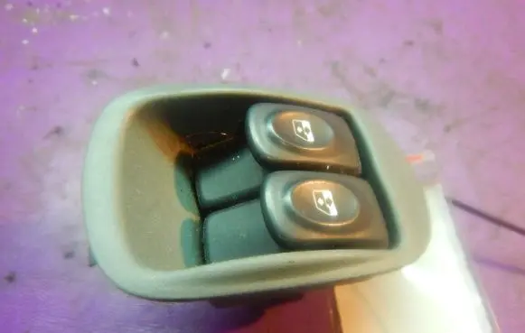Renault Scenic I Quarter vent window switch 