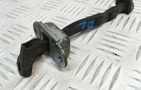 Nissan X-Trail T31 Rear door check strap stopper