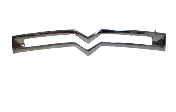 Front bumper splitter molding