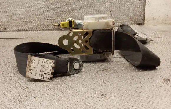 Toyota Corolla Verso E121 Front seatbelt