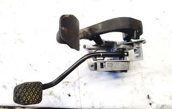 BMW X1 E84 Clutch pedal 42322403 423224-03