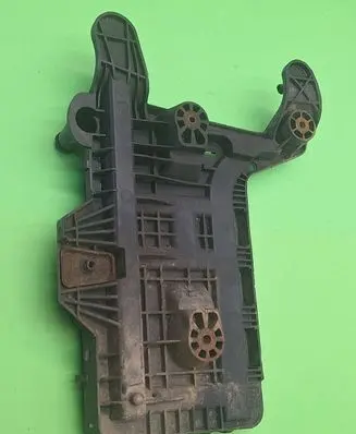Volkswagen Golf V Battery tray 1k0915333