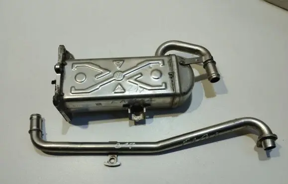 Skoda Fabia Mk2 (5J) EGR valve cooler 03L131512CE 2051202951D