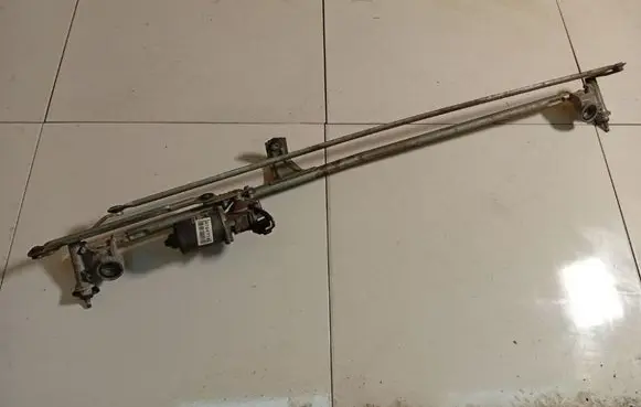 Opel Zafira B Front wiper linkage and motor 