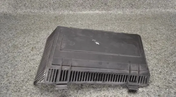 BMW 5 E39 Air filter box cover 8379627