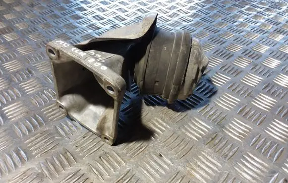 Mercedes-Benz CLK A208 C208 Engine mount bracket 2102400617