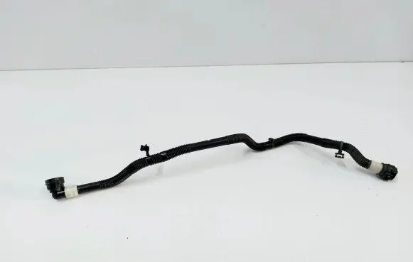 Tesla Model 3 Engine coolant pipe/hose 1077597-00-B
