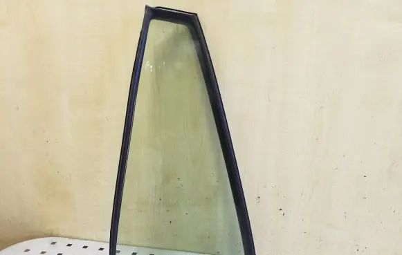 Toyota RAV 4 (XA20) Rear vent window glass 
