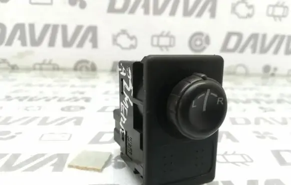 Nissan Almera Tino Wing mirror switch