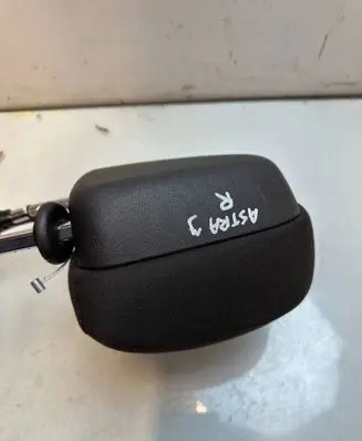 Opel Astra J Front seat headrest 64355436