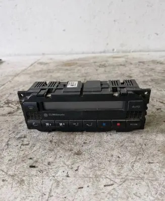 Volkswagen PASSAT B5.5 Climate control unit 3B1907044H 2400022303