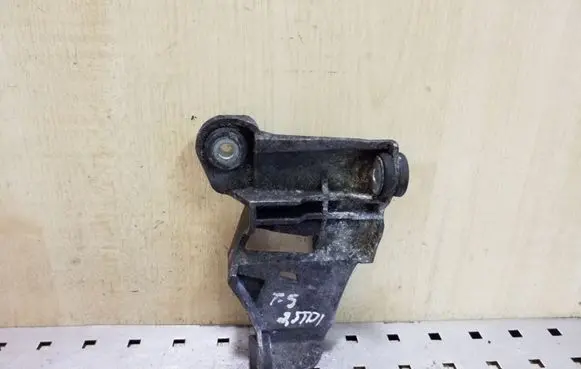 Volkswagen Transporter - Caravelle T5 Gearbox mounting bracket 7H0711781D