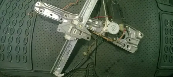 Toyota Camry Sliding door window regulator with motor