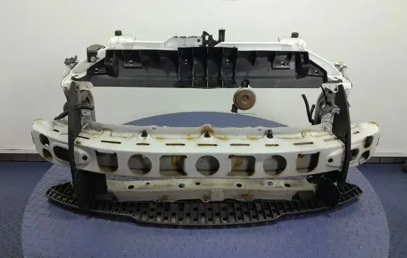 Toyota Yaris Front bodywork piece 