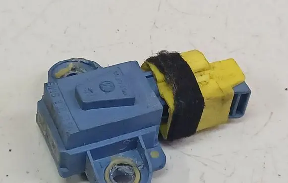 Volkswagen Golf V Airbag deployment crash/impact sensor 1K0955557B