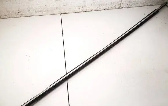 Toyota Avensis T250 Front door glass trim molding