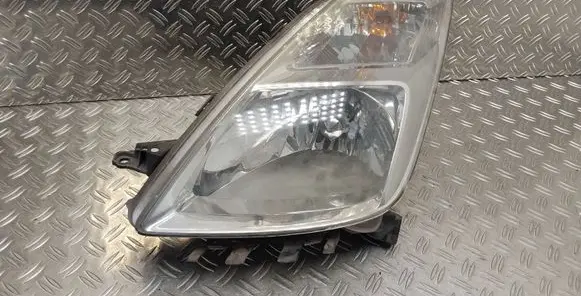 Toyota Prius (NHW20) Headlight/headlamp