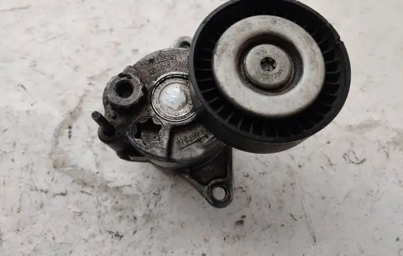 Mercedes-Benz Sprinter W906 Alternator belt tensioner A6462000220