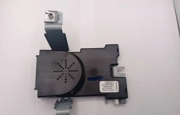 Audi A3 S3 8V Aerial antenna amplifier 8P4035225D 7617310103