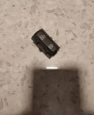 Volvo V70 Central locking switch button 30710475 03451600 SN50025080941093