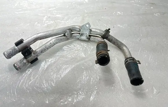 Volkswagen Touareg I Engine coolant pipe/hose 7L0815371B 7L0815985