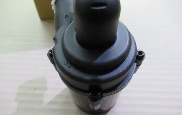Volkswagen Amarok II Water pump 7L0965561K